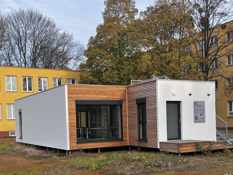 Experimentální soběstačný dům z modulů slouží jako školní pomůcka
